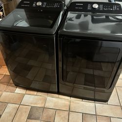 2022 Black Stainless Samsung Washer & Dryer Set 