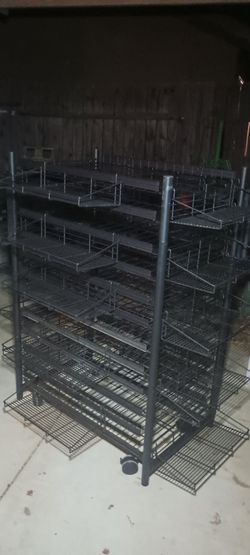 Retail display rack with extra shelves (end cap shelving)