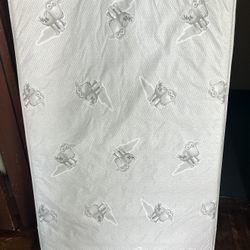 Kids Or Baby Mattress , Spill Proof Texture 