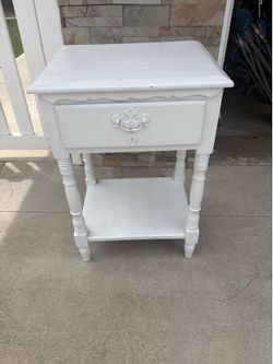 Side table/Nightstand