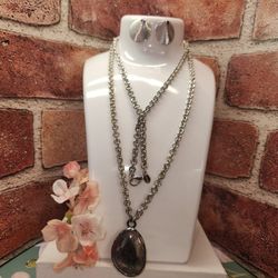 #2335, SIGNED MONET, 1950's SET NECKLACE WITH PENDANT, & EARRINGS. 
