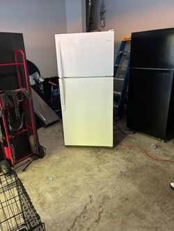 Whirlpool Top-Freezer Refrigerator White