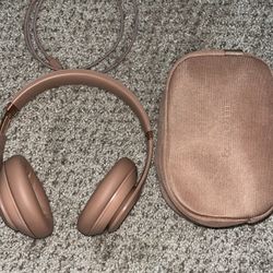 Beats Studio Pro Kim Kardashian Collab