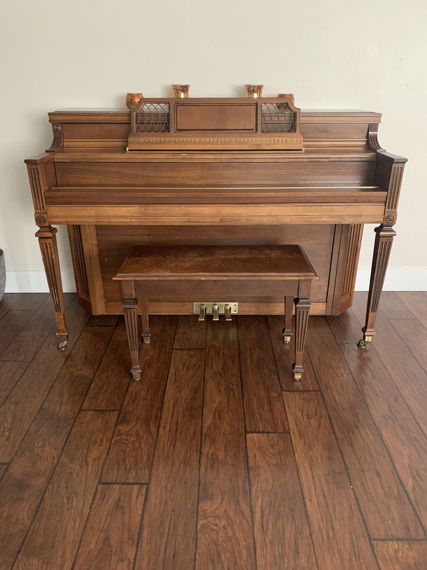 Lowrey piano