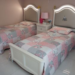 Juego de cuarto con 2 camas (Niñas)