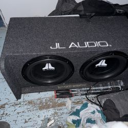 Dual 12 Inch Jl Audio Subwoofer And Alpine Amp
