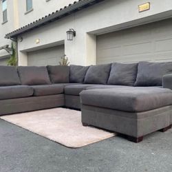 Huge Grey Sectional Couch From Living Spaces In Excellent Condition- FREE DELIVERY 🚛