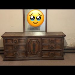 Dresser With Mirror
