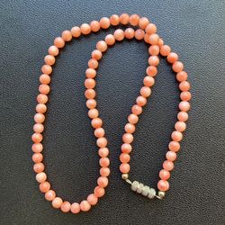 Angel skin pink orange momo Coral Beaded Necklace