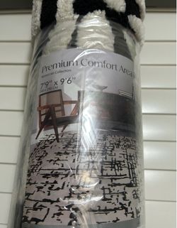 Brand New 7’9” x 9’6” Area Floor Rug Black & White Design
