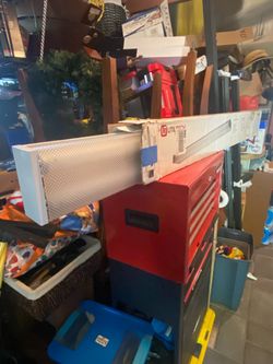4’ hanging utility light