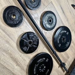 BRAND NEW 6 ft Standard Bar With Pairs Of 25s, 10s And 5s. (Total: 100 lbs)