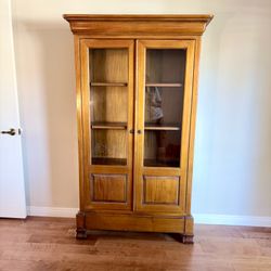 Elegant French-Style Solid Wood Display Cabinet / Bookcase FOR SALE TIL 6/7