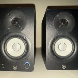 Yamaha HS3 3.5-inch Powered Studio Monitor Pair  -includes one pair of 5” balenced studio cables