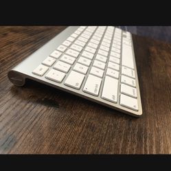 Apple Wireless Keyboard With Bluetooth