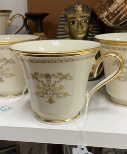 Cup Lenox Gold “ Castle Garden” Vintage