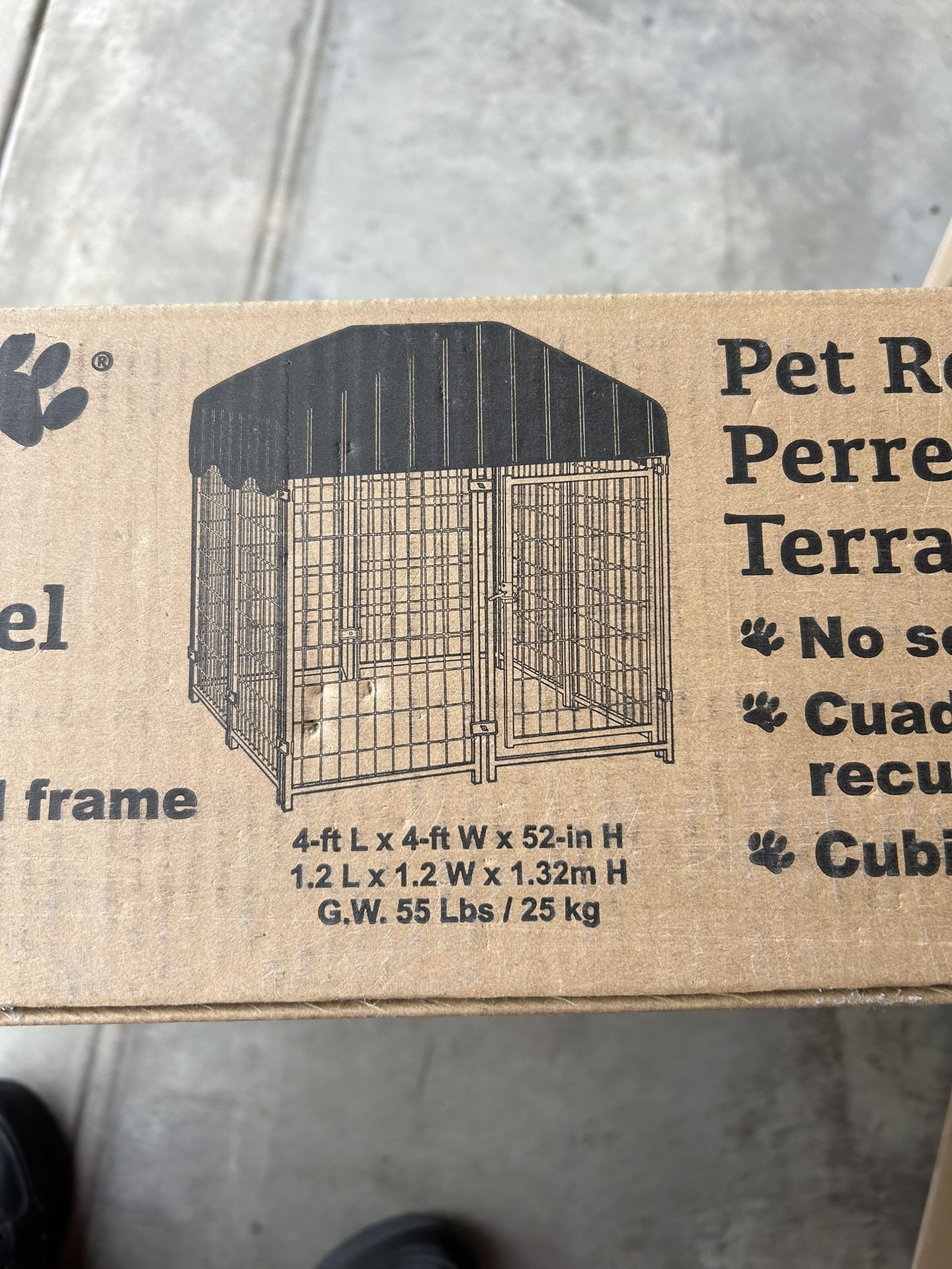 Lucky Dog Resort Dog Kennel & Sunbrella