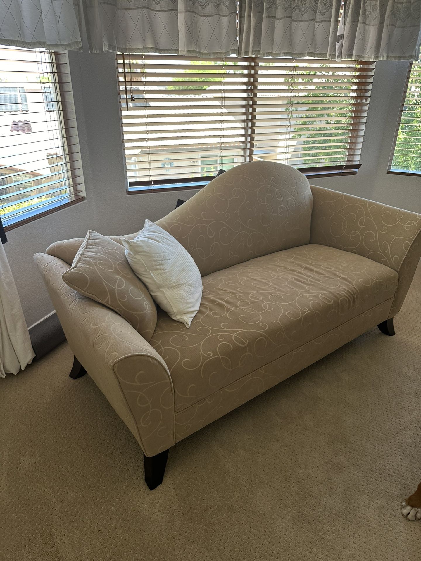 Love Seat for Sale in Las Vegas, NV - OfferUp