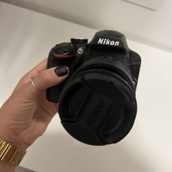 Nikon D3400 with Battery & Case