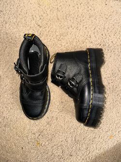 Doc martens flower buckle