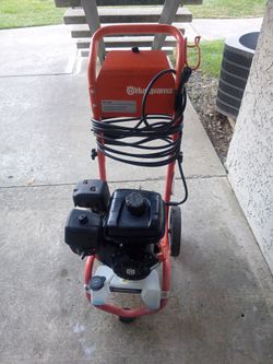 Husqvarna PW 3200 residential cold water pressure washer
