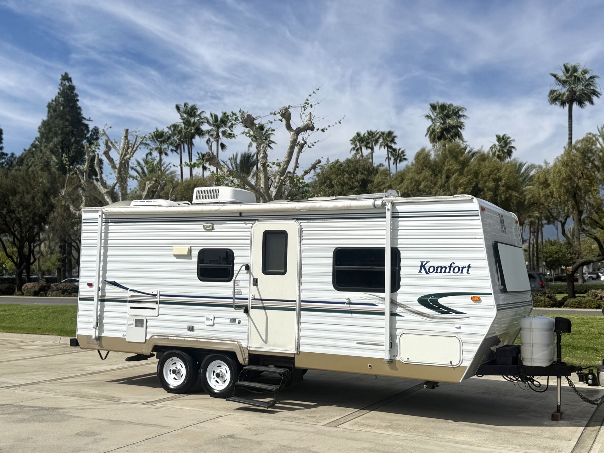 2005 komfort travel trailer for Sale in Rancho Cucamonga, CA - OfferUp