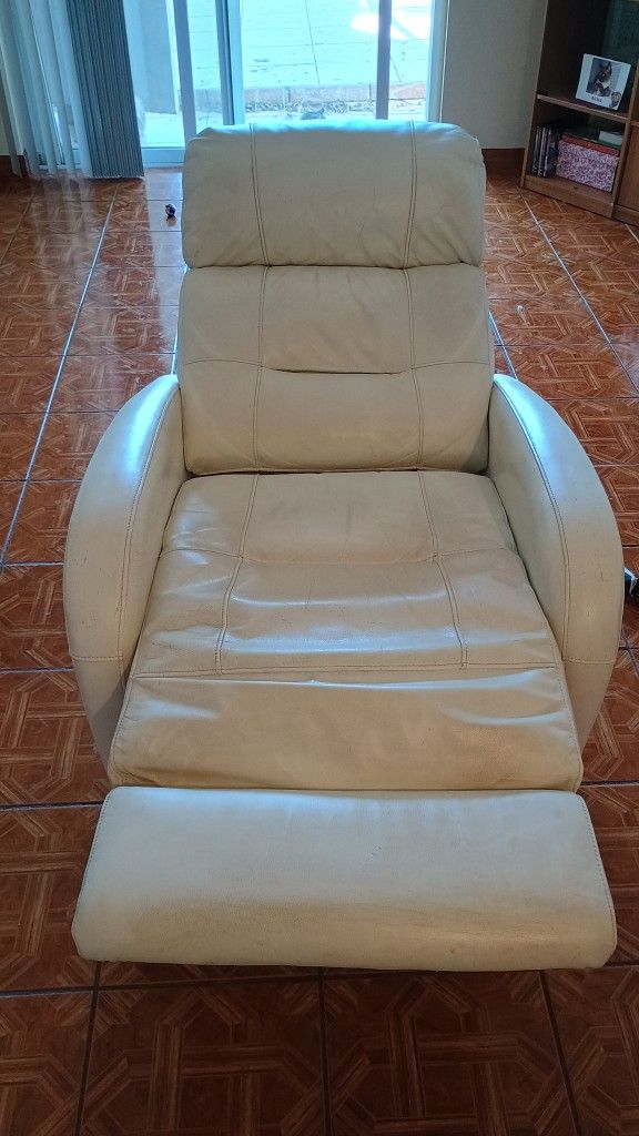 Good Electric Reclining Chair $25