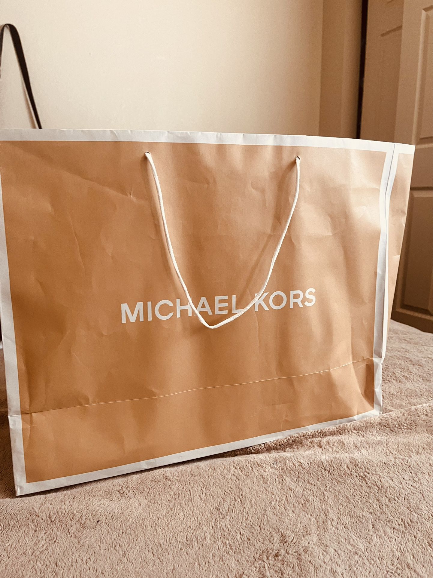 Michael Kors Men Crossbody Bag For Sale for Sale in Highland, CA - OfferUp