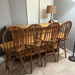 4 Seater Wooden Indoor Bar Cabinet With High top Chairs 