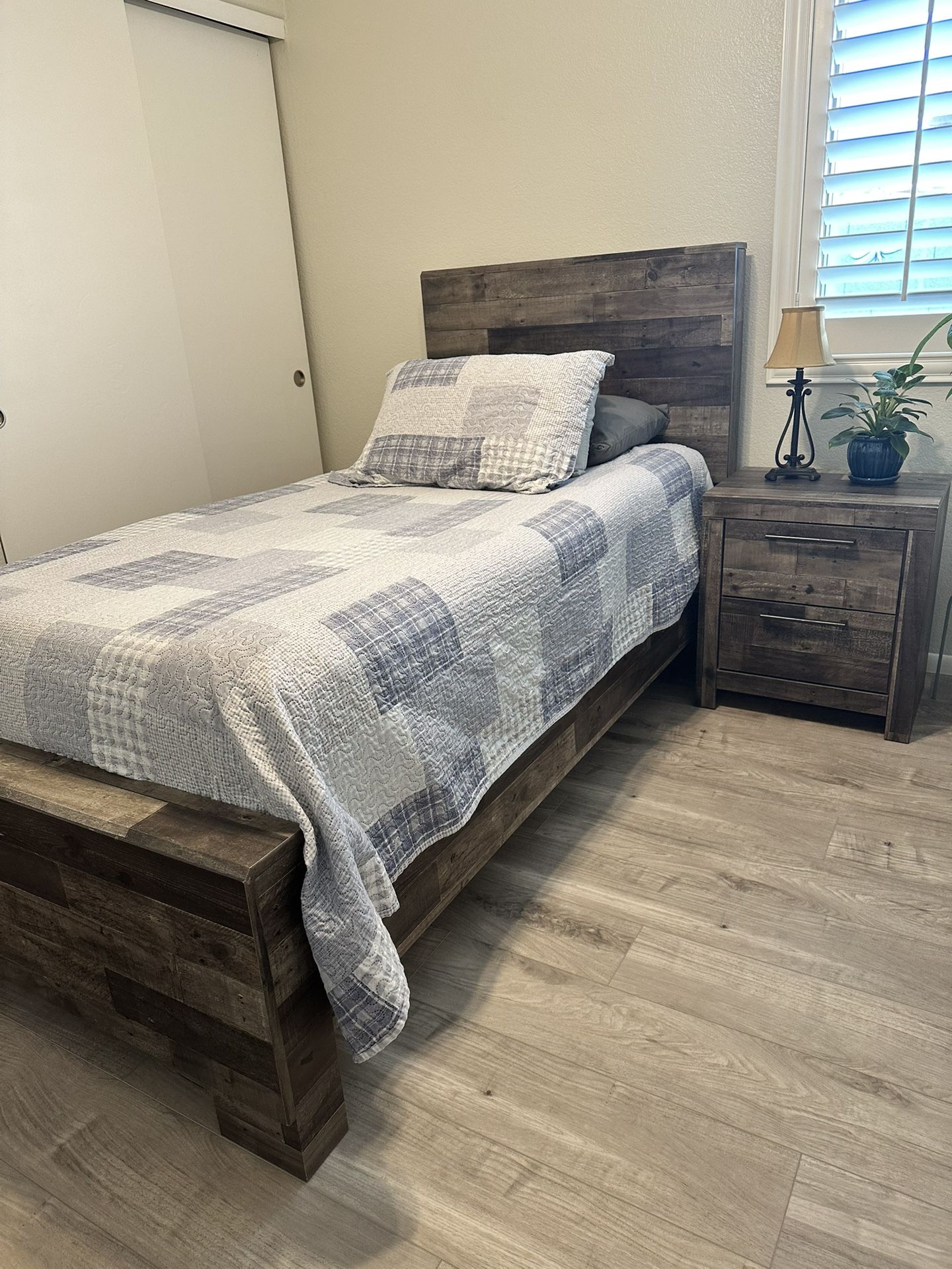 Twin Bedroom Set