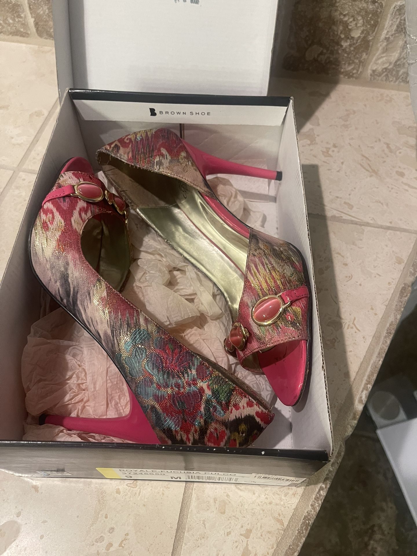 Retro- Pink Carlos Santana Heels Size 9