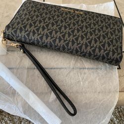 Michael Kors Wallet / NEW