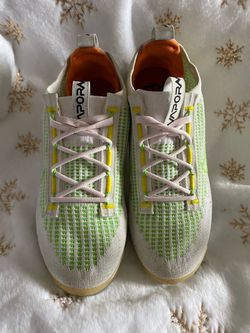 NIKE VAPORMAX SIZE 8.5 WOMENS