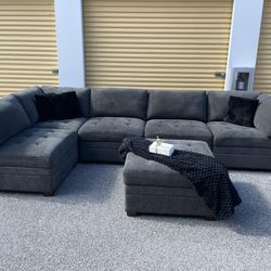 Thomasville Tisdale 6-piece modular sectional in dark gray fabric with a storage ottoman. 142” x 71”