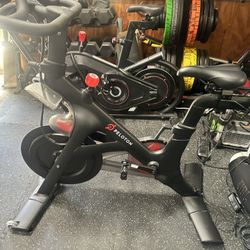 Pelotón Exercise Bike