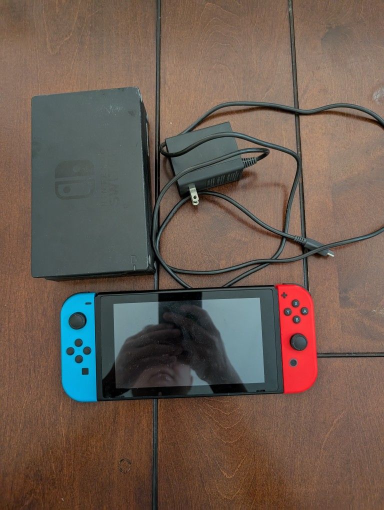 Nintendo Switch Gen 1 Good Condition With Assesories