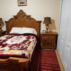 SOLID WOOD QUEEN Bedroom Set