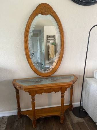 Decorative Mirror And Table