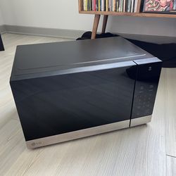 LG 0.9 Cu Ft Countertop Microwave Smart Inverter Sensor Cooking Black Stainless