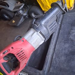MILWAUKEE CORDED 15 AMP  SAW ZALL 