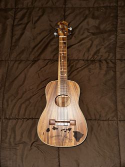 Hawaiian Islands Soprano Ukulele w/ Gig Bag – Like New