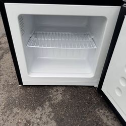Standing Household Upright Freezer Great For Garage