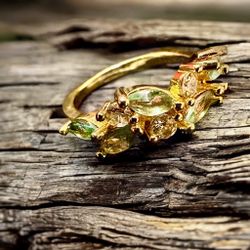 NWOT Botanical fashion ring with Green and clear crystal Leaves  large (10)