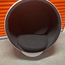 Vintage Euro-Style 360° Ball Chair White/Black – Mid-Century Swivel Design