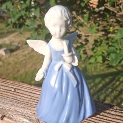 Vintage Schmid White Porcelain Cherub Angel Music Box Figurine "Hark The Herald Angels Sing" Japan