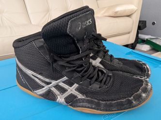 Asics Mens Wrestling Shoes, size 9