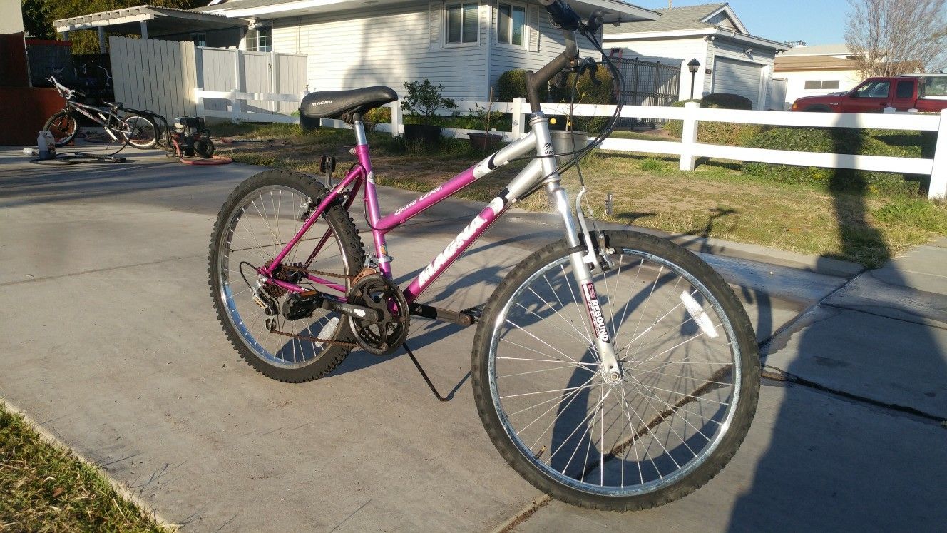 24" Woman's Magna Grand Ledge 18 Speed Mountain Bike