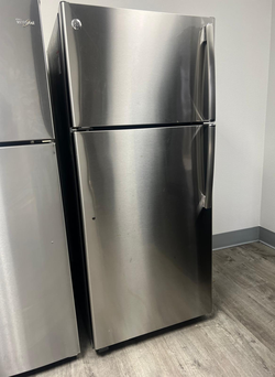 GE Top Freezer Fridge – Stainless, Clean Interior