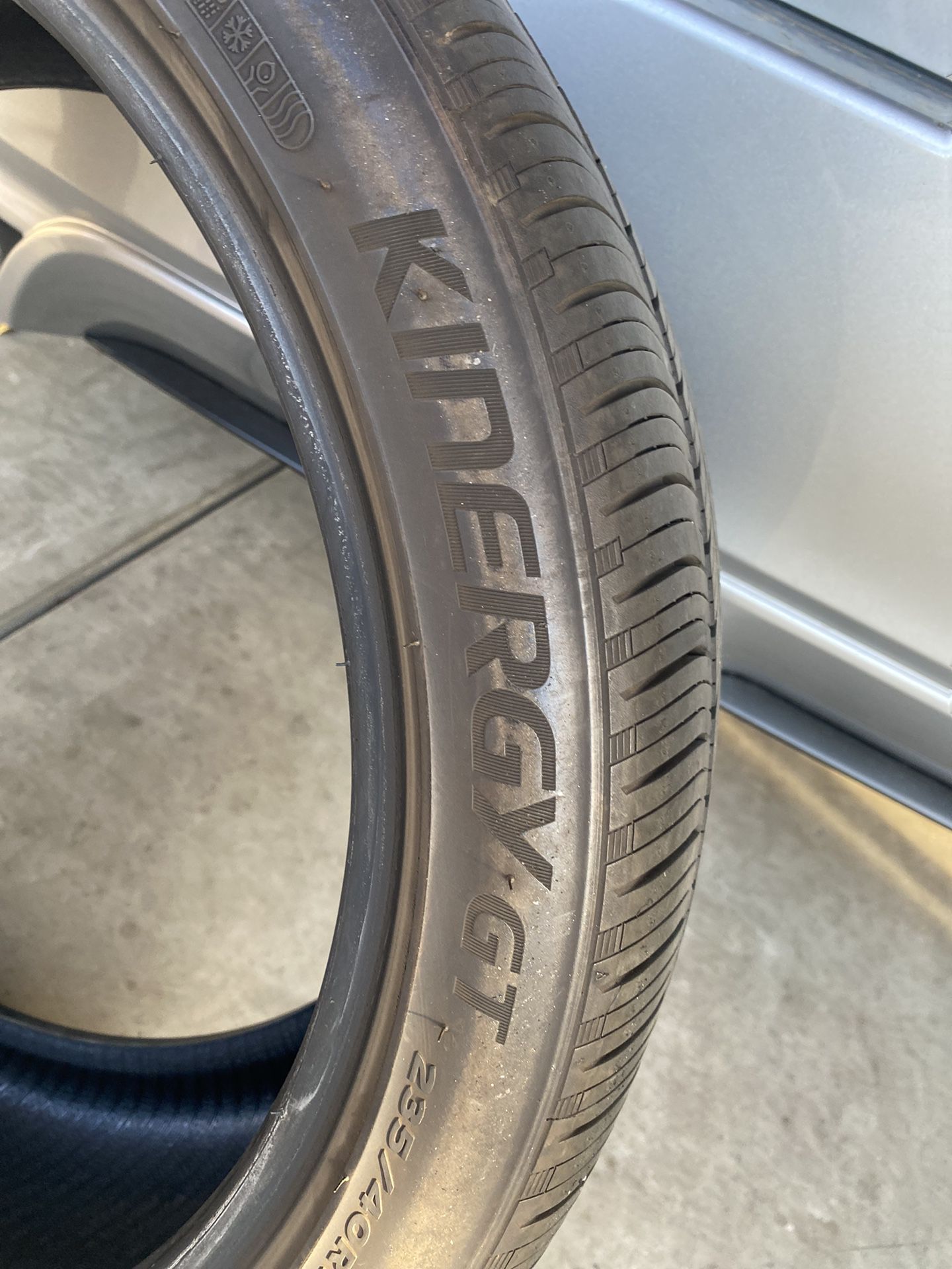 Used Tire 235/40R19