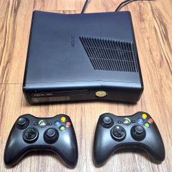 Microsoft XBOX 360 S (Slim) 250GB with 2 Controllers
